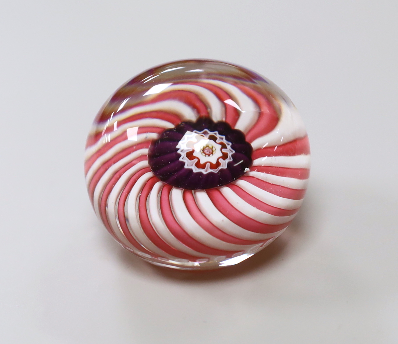 A Clichy swirl paperweight, 4.5cm approximate diameter